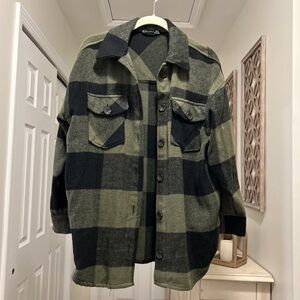 Green and Black Plaid Button-Up Flannel Jacket
